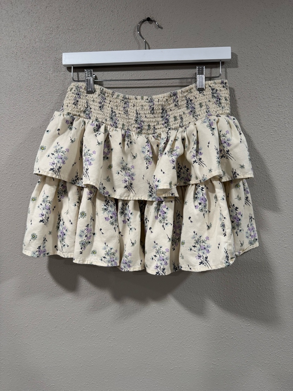 🔥5/$30 Aerie Cream Mini Skirt with Lavender Floral Print - Picture 2 of 5